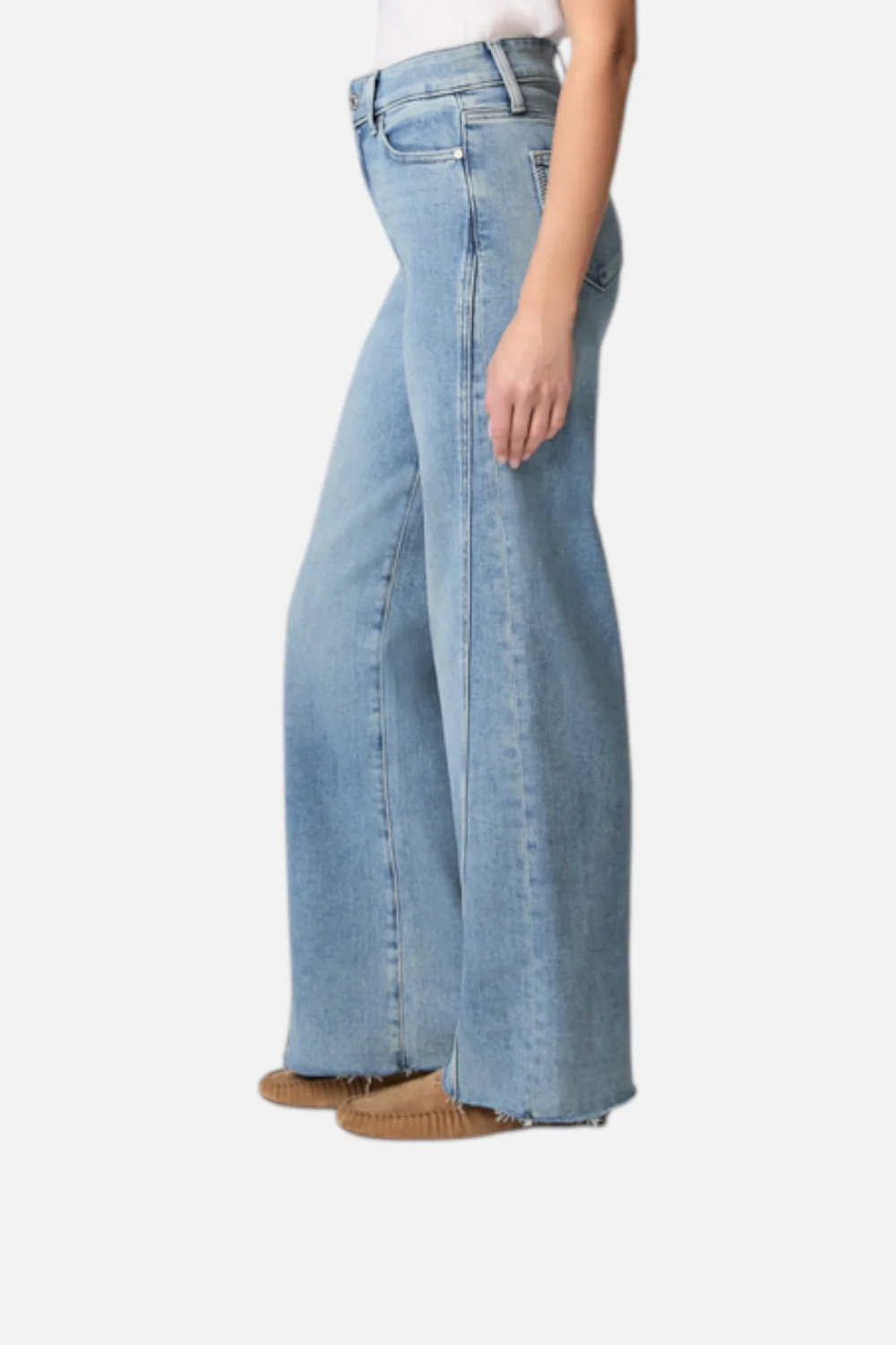 Paige Womne's Anessa 31" Wide Leg Jean in Explorer - Image 3