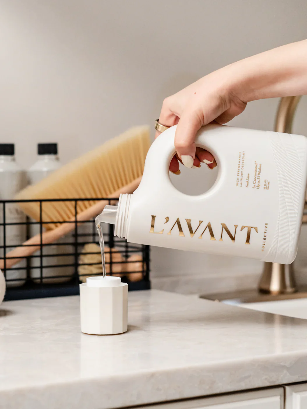 L'Avant Collective Inc. Fresh Linen Laundry Detergent - Image 2