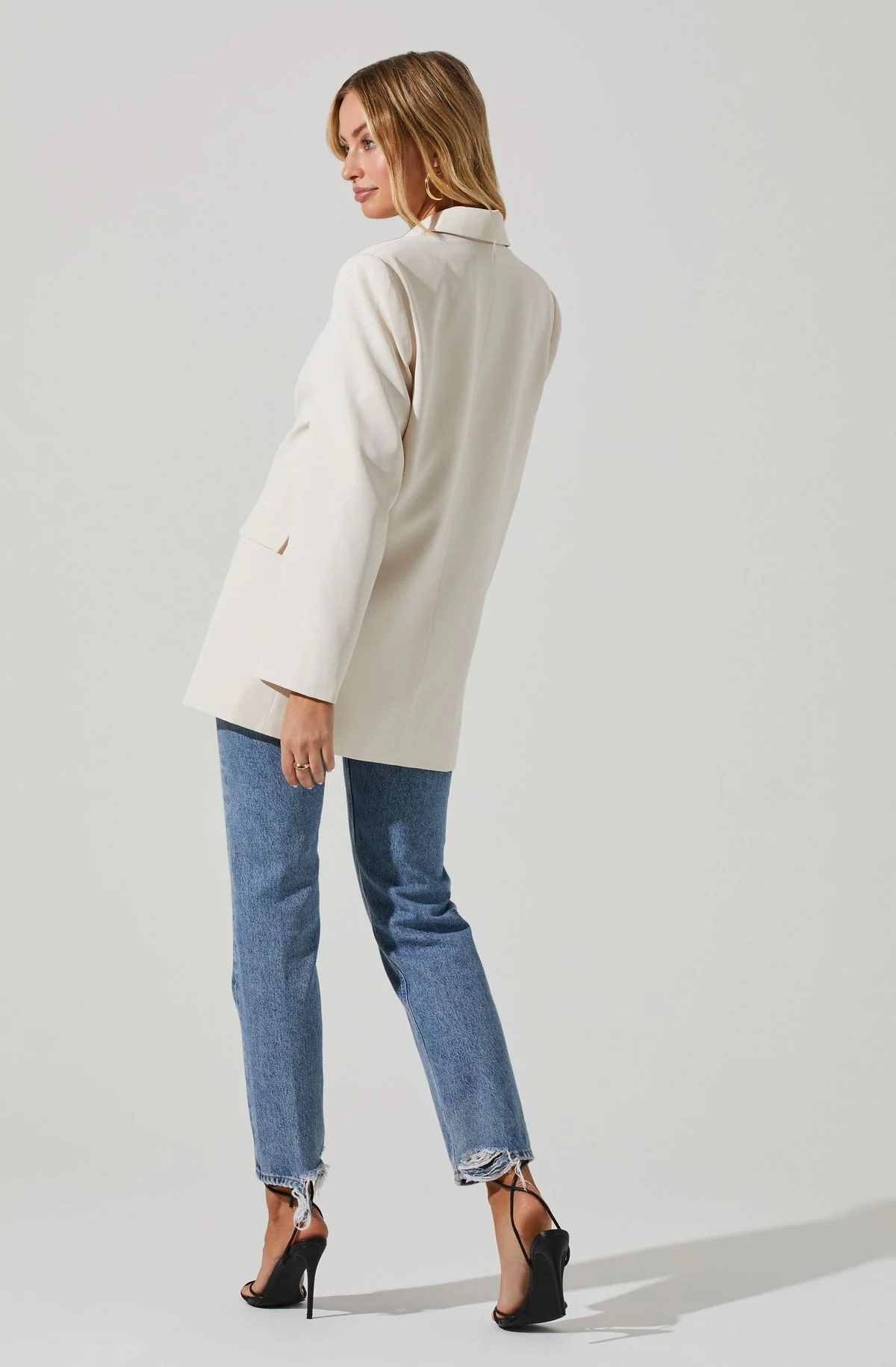 ASTR The Label Laudine Oversized Blazer in Off White - Image 5