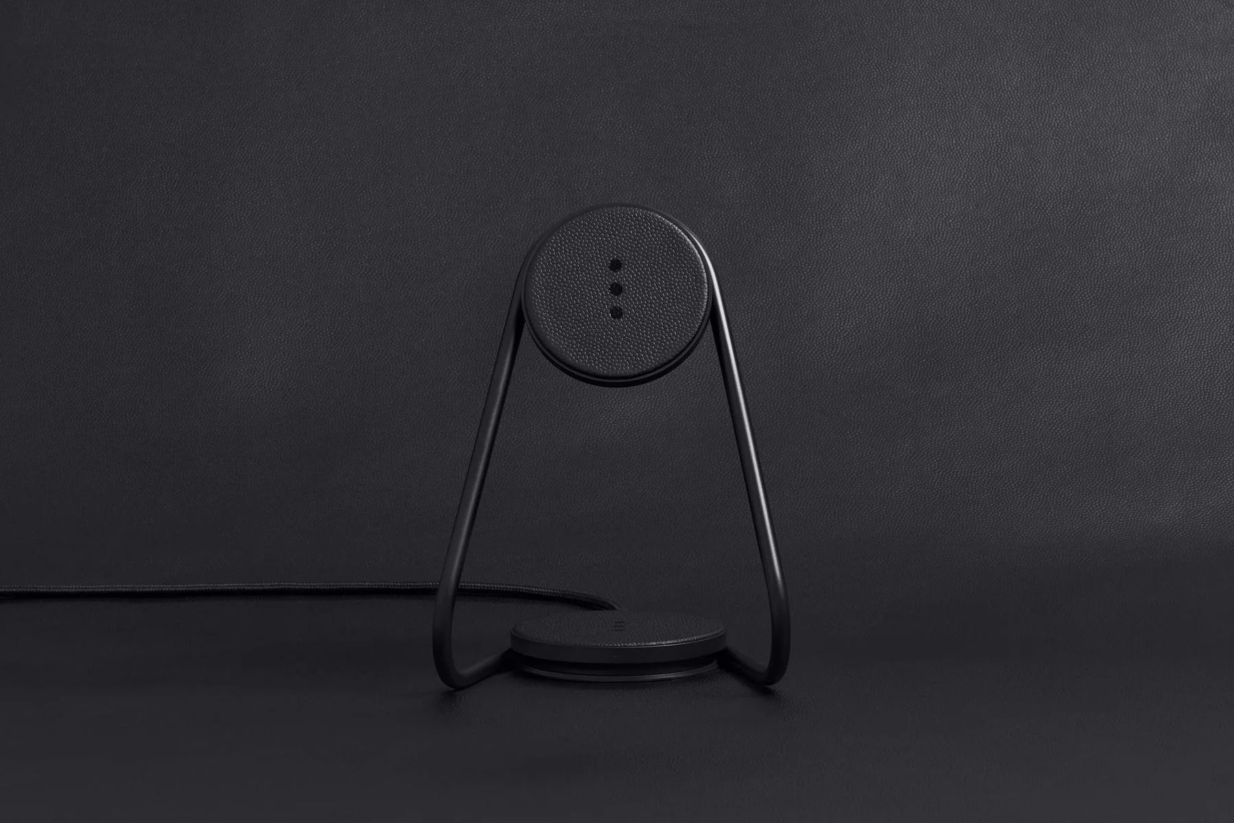 Courant Magnetic Charging Stand in Black - Image 5