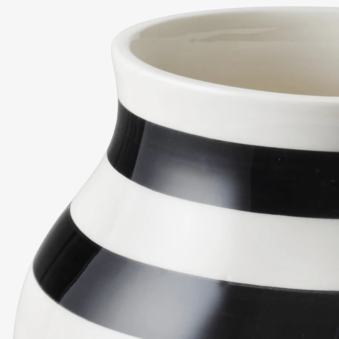 Rosendahl Kähler Omaggio Vase in Black - 7.9 in - Image 2