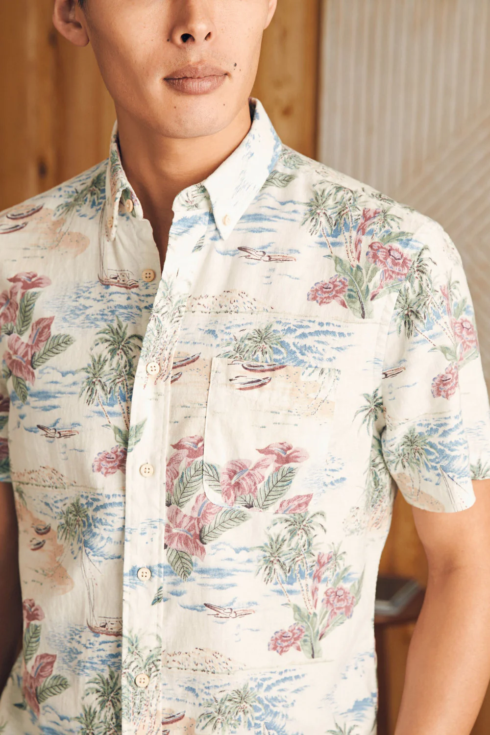 Faherty Short-Sleeve Breeze Shirt in Molokai Scenic Tropical - Image 2