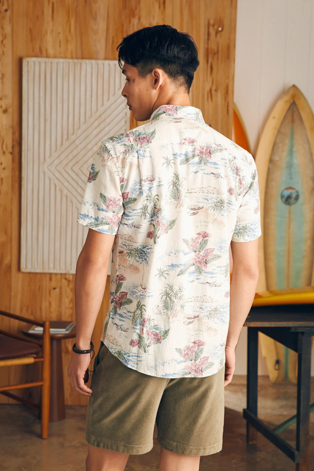 Faherty Short-Sleeve Breeze Shirt in Molokai Scenic Tropical - Image 4